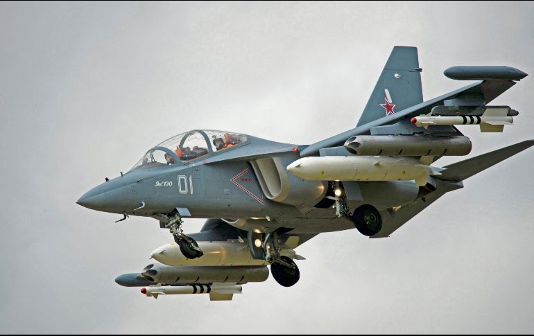 YAK-130, un avión de combate ligero, modelo que Israel aseguró haber derribado sobre Teherán. AFP