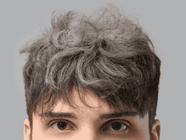 Aunque muchas personas optan por cubrir las canas con tintes o tratamientos estéticos, cada vez más personas eligen llevarlas de forma natural. CANVA