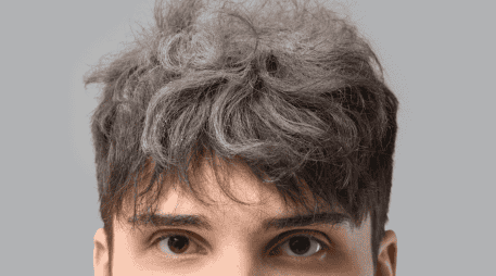 Aunque muchas personas optan por cubrir las canas con tintes o tratamientos estéticos, cada vez más personas eligen llevarlas de forma natural. CANVA