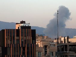 A primera hora del viernes, Irán lanzó ataques con misiles y drones contra Kuwait, Qatar, Arabia Saudí y Bahrein, países que albergan fuerzas de Estados Unidos. EFE/A. TAHERKENAREH