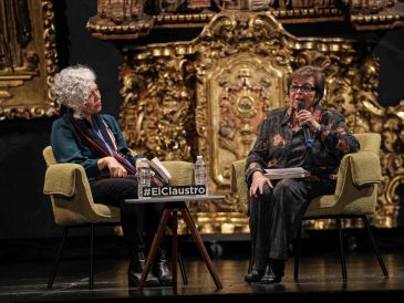 En la charla, Baranda destacó que el nuevo libro de Cross, “Tu otro nombre” (Era, 2025). SUN/Gabriel Pano
