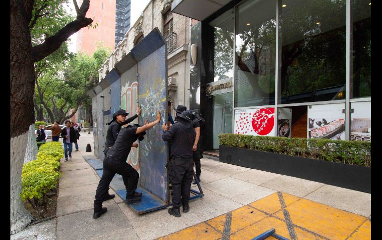 Colocan vallas metálicas en distintos puntos del Centro Histórico de la Ciudad de México como prevención durante la marcha del 8M. SUN / S. Reyes
