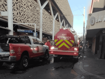 Policía Vial Jalisco recomienda tomar precauciones y seguir las indicaciones de las y los elementos en la zona centro de Guadalajara. X / @JaliscoVial