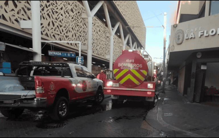 Policía Vial Jalisco recomienda tomar precauciones y seguir las indicaciones de las y los elementos en la zona centro de Guadalajara. X / @JaliscoVial