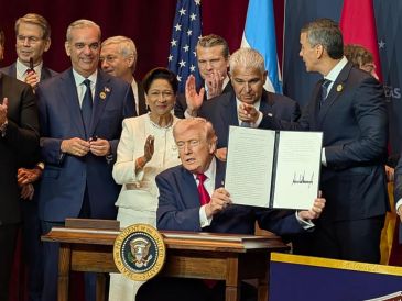 El mandatario realizó este anuncio durante la cumbre, durante el encuentro con 12 mandatarios latinoamericanos de derecha. EFE / Eduard Ribas