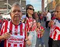 Aficionados de Chivas acuden al Estadio Jalisco para vivir el Clásico Tapatío como una tradición familiar llena de pasión, orgullo y confianza en que la rivalidad se mantenga sólo en la cancha. EL INFORMADOR/ A. GARCÍA.