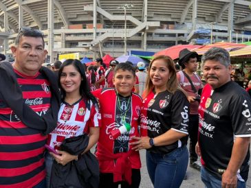 Arnulfo Rodríguez, aficionado del Atlas, destacó que, más allá del resultado, el clásico es un partido que se disfruta en familia. EL INFORMADOR/ F. RAMÍREZ.