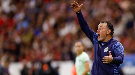 Gabriel Milito ha ganado los cuatro clásicos que ha dirigido al frente del Guadalajara. EFE/F. Guasco