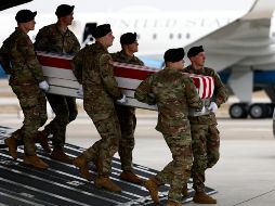 Los restos de seis soldados estadounidenses muertos en un ataque con drones en Kuwait llegaron ayer a la  Base Aérea de Dover, en Delaware. EFE/W. Oliver