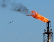 El aviso se produce después de que anoche Israel atacase cuatro instalaciones de almacenamiento de petróleo y un centro de transferencia de productos petrolíferos en las provincias de Teherán y Alborz. EFE/Str