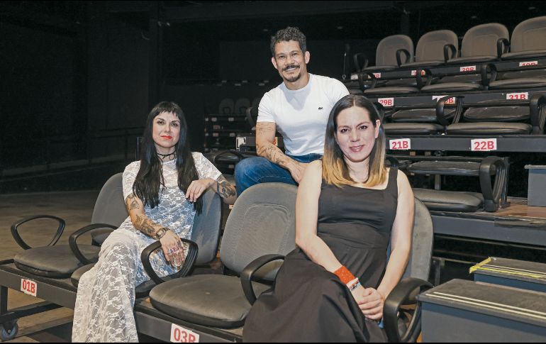 De izquierda a derecha: Abigail Vázquez (encargada de LARVA); Carlos González (director de Cultura Guadalajara); y Edith Castillo (encargada del Teatro Jaime Torres Bodet). EL INFORMADOR/ J. Acosta