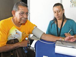 Las organizaciones de salud exhortan a la población a monitorear constantemente su estado. EL INFORMADOR