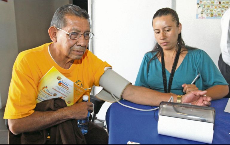 Las organizaciones de salud exhortan a la población a monitorear constantemente su estado. EL INFORMADOR