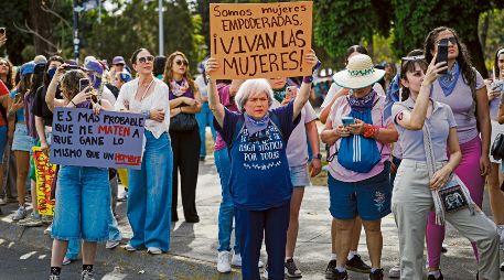 Miles de mujeres marcharon por las calles del Centro de Guadalajara en el marco del 8M para exigir justicia por las víctimas de la violencia y la localización de mujeres y hombres desaparecidos. EL INFORMADOR/ J. Acosta