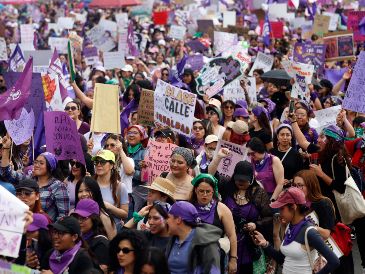 Cada año, miles de mujeres en México participan en distintas actividades conmemorativas para visibilizar la importancia de su papel en la sociedad. EFE/S. Gutierrez