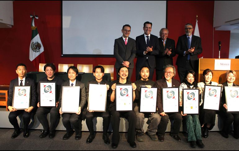 Durante una gira en Japón, el CRT reconoció a 11 establecimientos por promover el tequila. CORTESÍA