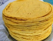 El vender tortillas de esta forma incumple con las normas que exije que los alimentos deben estar etiquetados correctamente con su información de creación, fecha de caducidad, peso y/o gramaje. PIXABAY