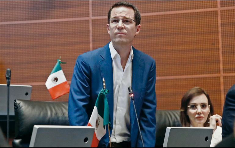 Ricardo Anaya, coordinador del PAN en el Senado, criticó que el límite de una pensión se fije con base en el salario de la Presidenta. AFP