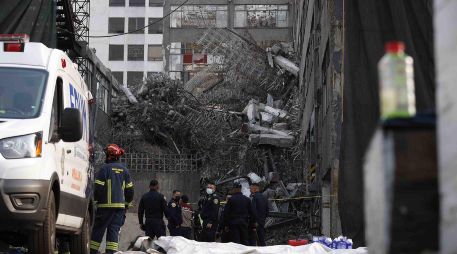 Intensa movilización de los cuerpos de emergencia tras el colapso de una estructura dentro de un edificio en demolición. SUN/D. Simón