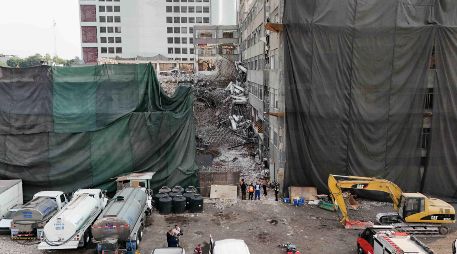 Intensa movilización de los cuerpos de emergencia tras el colapso de una estructura dentro de un edificio en demolición. SUN/V. Rosas