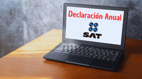 El pasado lunes 2 de marzo, el SAT habilitó su simulador para que los contribuyentes puedan revisar con anticipación cómo se verá su declaración correspondiente al ejercicio fiscal 2025. ESPECIAL / CANVA