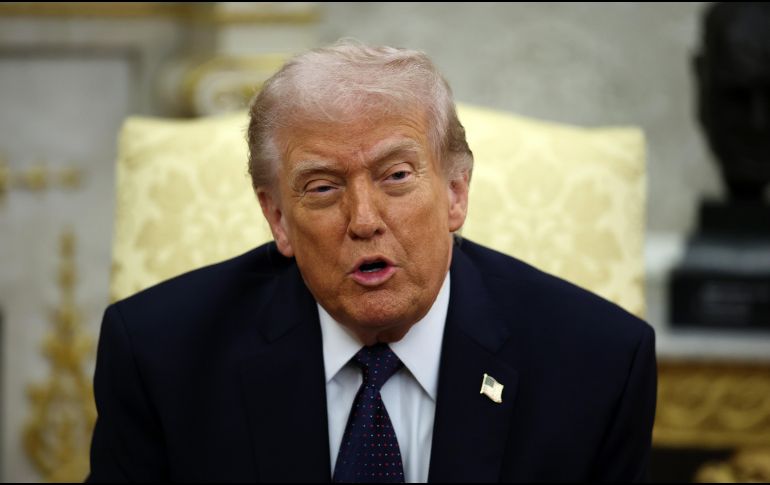 El gobierno de Donald Trump evalúa distintas alternativas para contener el impacto en el mercado petrolero. EFE/ARCHIVO