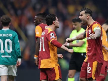 En el segundo tiempo del encuentro llegaron más goles, pero ninguno subió al marcador por diferentes motivos. EFE / E. Sahin