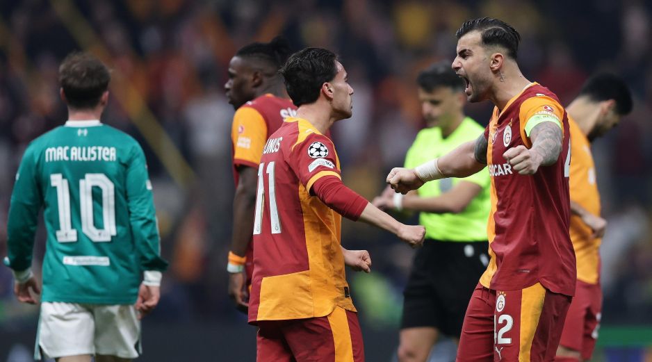 En el segundo tiempo del encuentro llegaron más goles, pero ninguno subió al marcador por diferentes motivos. EFE / E. Sahin