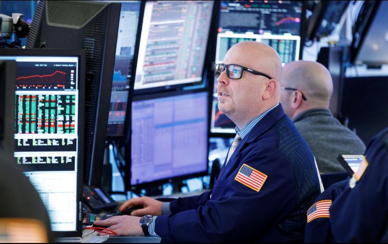 La Bolsa de Nueva York cerró tras una agitada jornada de movimientos, pero ligeros, marcada por la caída del precio del crudo y con los inversores con la mirada puesta en la evolución de las hostilidades en Oriente Medio tras los bombardeos de Estados Unidos e Israel a Irán. EFE / ARCHIVO