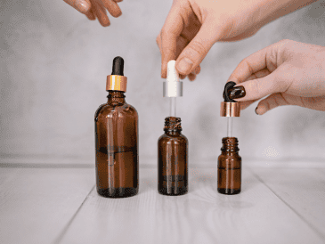 La mayoría de las víctimas resultan ser adultos jóvenes que frecuentan sitios como bares, clubes nocturnos, festas y conciertos. CANVA