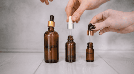 La mayoría de las víctimas resultan ser adultos jóvenes que frecuentan sitios como bares, clubes nocturnos, festas y conciertos. CANVA