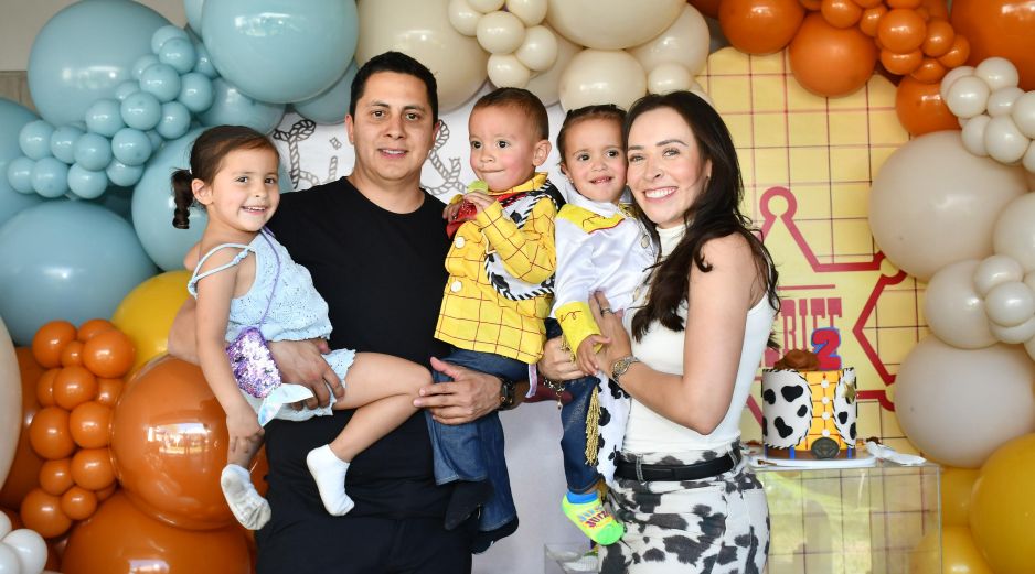 Alessa, Oscar, Máximo, Lía Alvidrez y Karen Chavira. GENTE BIEN JALISCO / Revista del 13 de marzo 2026