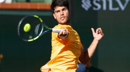 Alcaraz  mantiene un inicio de temporada perfecto (15-0), tras haber ganado el US Open y el torneo ATP 500 de Doha. EFE/J. Mabanglo