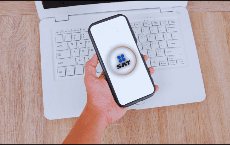 Lo primero que debes hacer es descargar SAT Móvil en tu celular, ya que al ser plataforma de una dependencia, no suele estar integrada de fábrica en los teléfonos. ESPECIAL / CANVA
