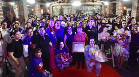 Fotografía del homenaje póstumo a Blanca Esthela Álvarez, quien fungió como regidora del municipio de La Manzanilla de la Paz. ESPECIAL