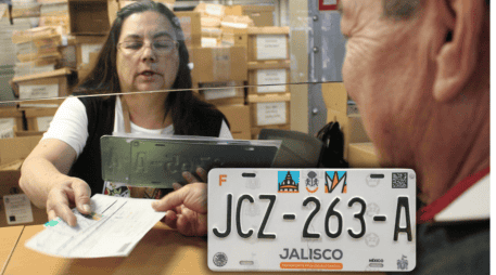 El canje de placas es un trámite obligatorio para todos aquellos vehículos cuyas láminas tienen los diseños 