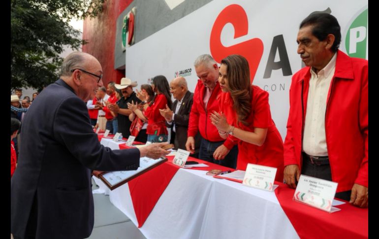 En el marco de la celebración del 97 aniversario del PRI, esta tarde el partido llevó a cabo un evento en el que reconoció a militantes y figuras destacadas. EL INFORMADOR / A. Navarro