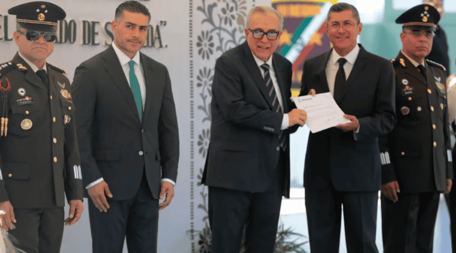 El 21 de diciembre del 2024, Óscar Rentería Schazarino ridió protesta en una ceremonia celebrada en las instalaciones de la Novena Zona Militar. ESPECIAL