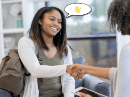 De acuerdo con la Real Academia Española (RAE), la forma más común y recomendada dentro del español estándar es 