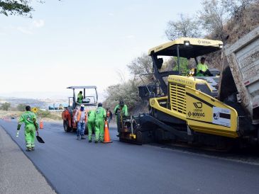 Por el incremento en el flujo vehicular durante estos tres días, el SICT pide a conductores considerar mayor tiempo en traslados. ESPECIAL 