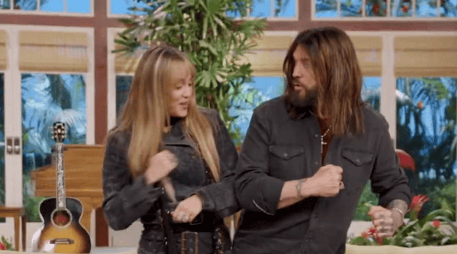 Desde que comenzó su carrera en el entretenimiento, Cyrus ha destacado por seguir un proceso creativo muy personal.  ESPECIAL/DISNEYPLUS