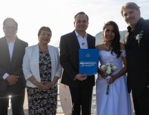 En el brindis oficial, el Presidente municipal reiteró sus mejores deseos para los nuevos matrimonios. AYUNTAMIENTO DE CHAPALA