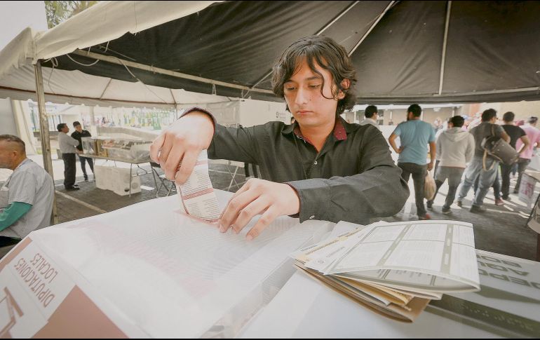 La propuesta del Gobierno busca un ajuste al presupuesto del INE, así como menos recursos a los Congresos estatales y Ayuntamientos. EL INFORMADOR