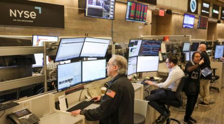 Wall Street comenzó la semana en verde y su principal indicador, el Dow Jones de Industriales, ganó este lunes un 0.83 %. EFE / ARCHIVO