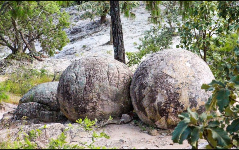 Hoy, este Bosque de Piedras Bola se posiciona como un destino imperdible para quienes buscan naturaleza, misterio y paisajes fuera de lo común, muy cerca de Guadalajara. ESPECIAL/ Facebook/ Gobierno de Ahualulco de Mercado
