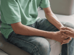 Para poder orientar a los hijos, los padres deben dejar de lado prejuicios e incomodidades y buscar el momento adecuado para la conversación. ESPECIAL/Canva