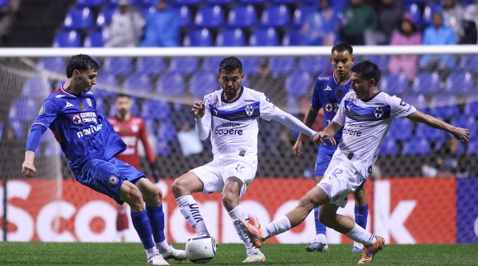 Un vistoso gol de José Paradela al minuto 46 le dio el pase al Cruz Azul. IMAGO7/D. Alducin