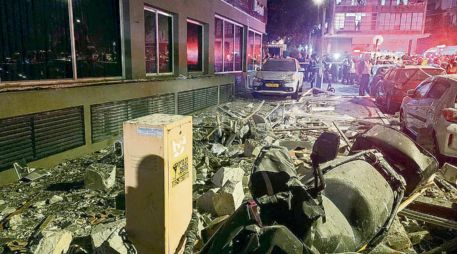 Dos personas murieron en Ramat Gan, en el distrito de Tel Aviv, tras el impacto de un misil durante ataques iraníes. EFE