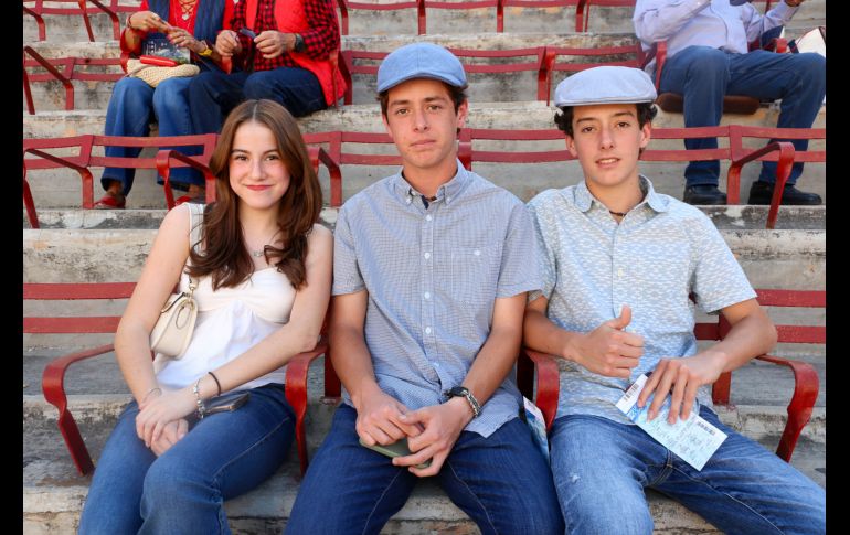 Chantal Vizcaíno, Íñigo y Roberto Hernández. GENTE BIEN JALISCO / Revista del 20 de marzo 2026