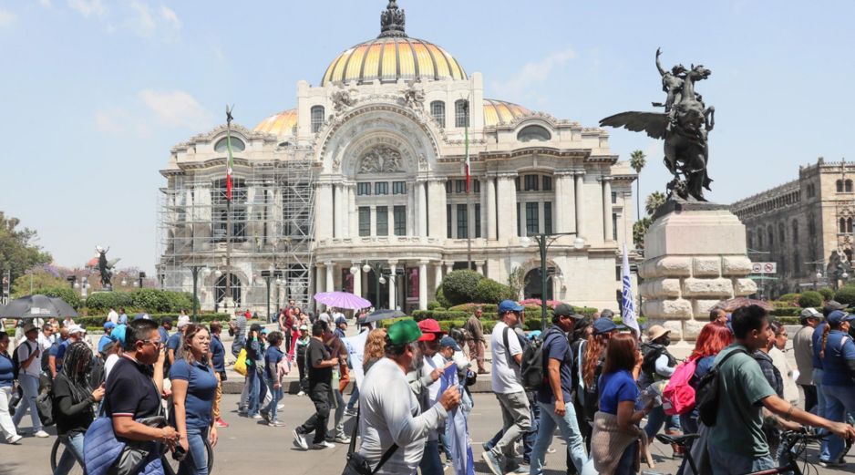 Decenas de profesores provenientes de estados de todo el país acudieron a la convocatoria. EFE/M. Guzmán